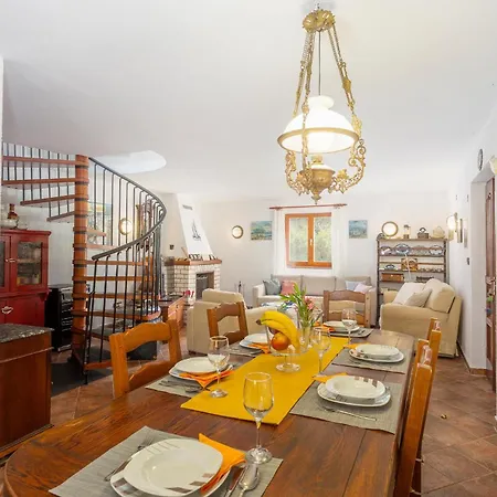 Feriehus Amazing In With Kitchen Malinska