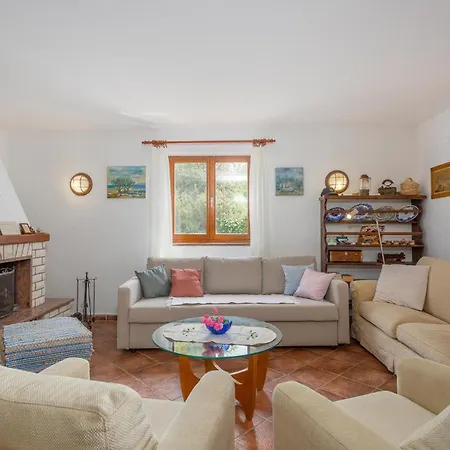 بيت للعطل Amazing Home In Malinska مالينسكا