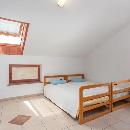 Casa de Férias Amazing In With Kitchen Malinska